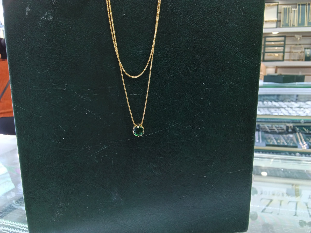 Collares con dije pasante