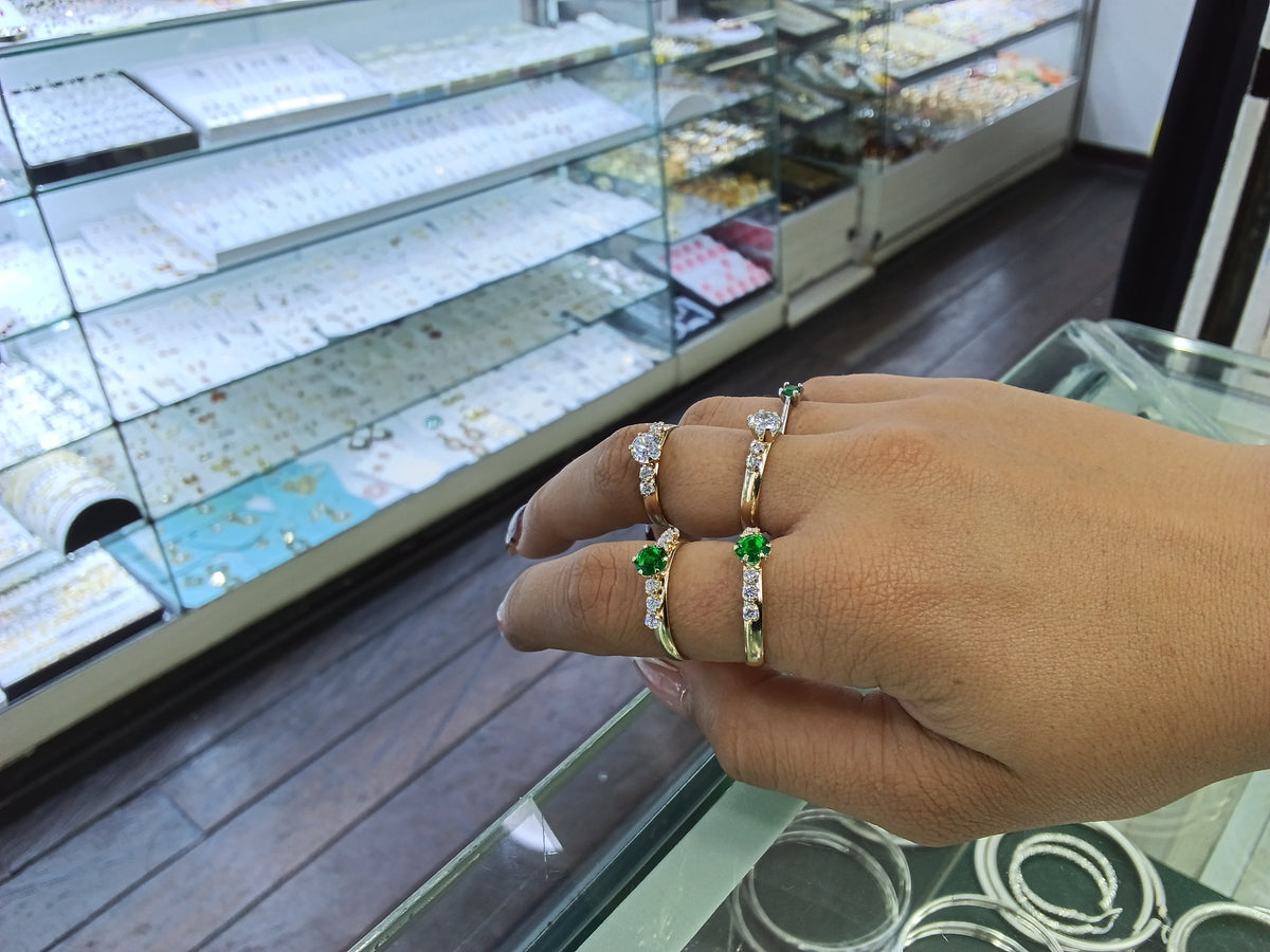 Anillo tipo compromiso zircon verde y blanco